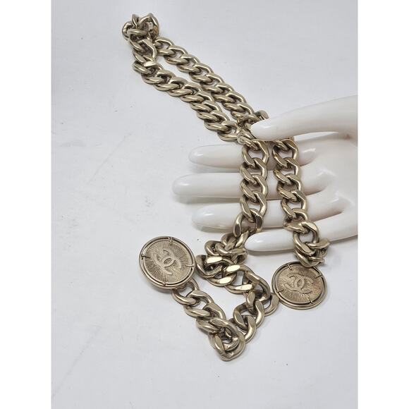 Classy Chanel Gold-tone Interlocking CC Charm Chain link Belt M sz
